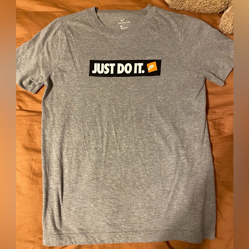Kids nike tee, size small